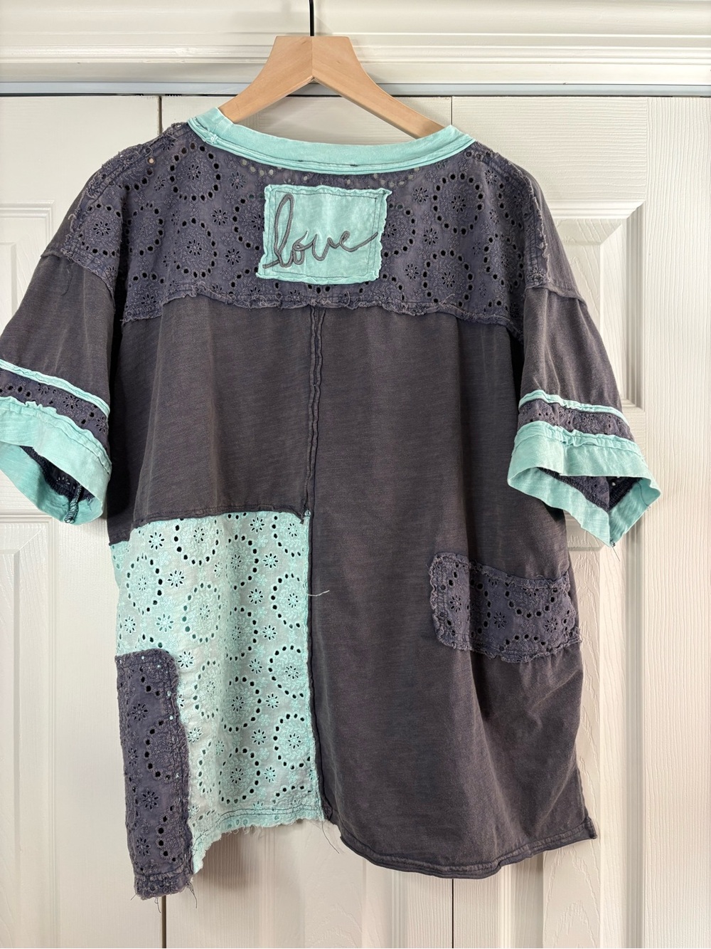 Women’s Oli & Hali distressed Eyelet Mixed Fabric Love Tee w/pockets size L - Picture 7 of 9